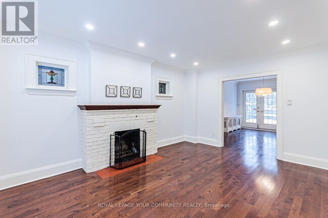 Building Photo - 526 Roselawn Ave