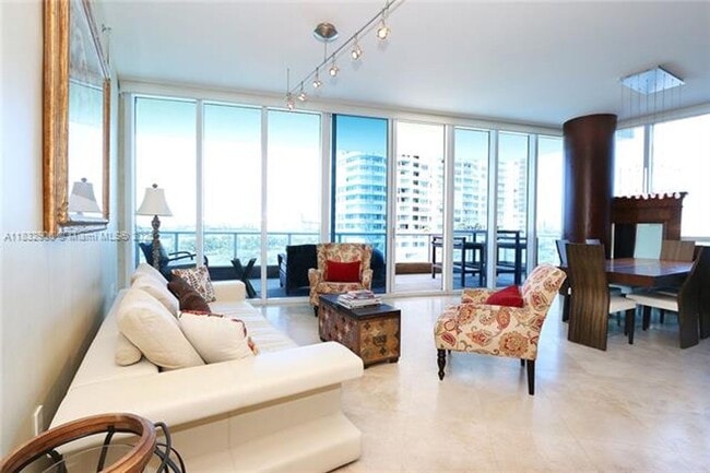 Foto del edificio - 100 South Pointe Dr