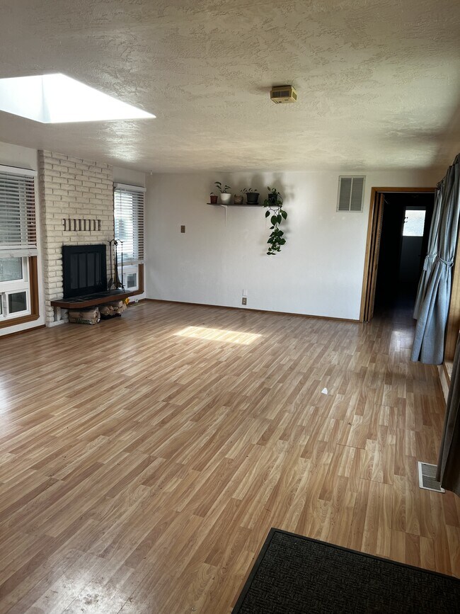 Foto del edificio - 146 Hawthorn Ln