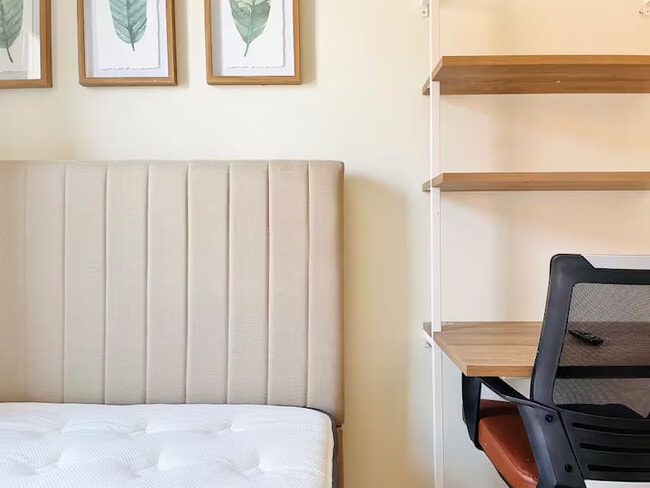 Foto del edificio - Furnished room/NOT APARTMENT
