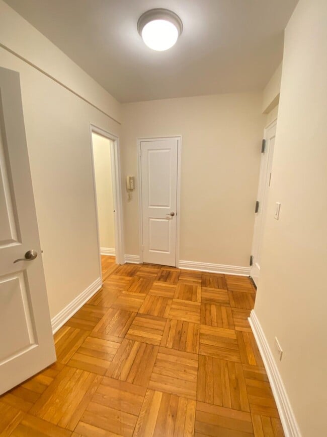 Building Photo - 141 E 56th St