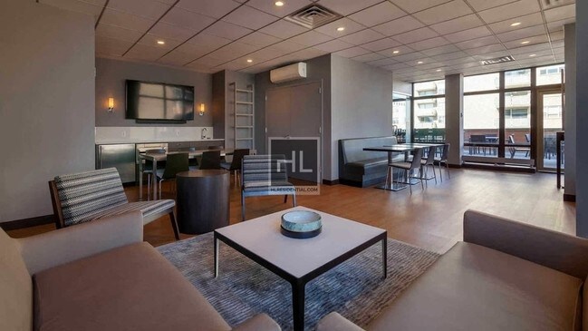 Building Photo - 2 Bed / Midtown / $5,695