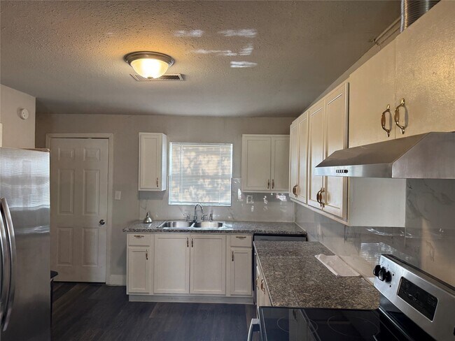 Foto del edificio - 4511 S Main St