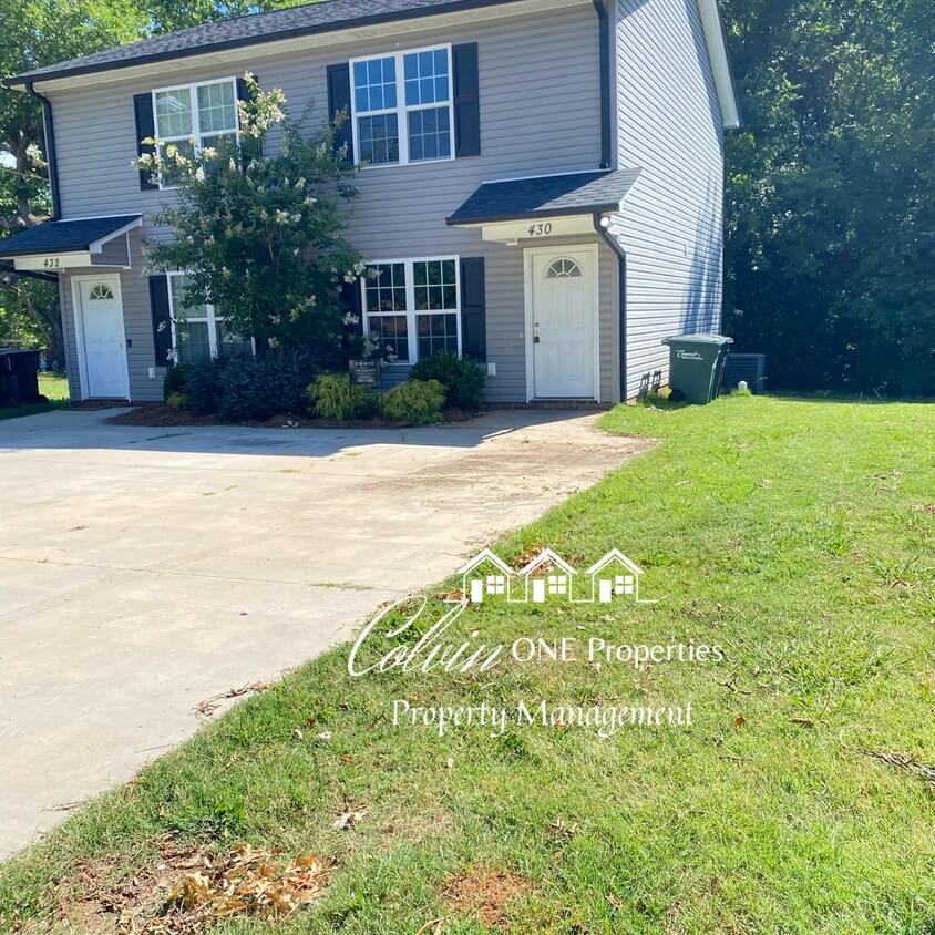 Foto principal - 430 Central Dr NW