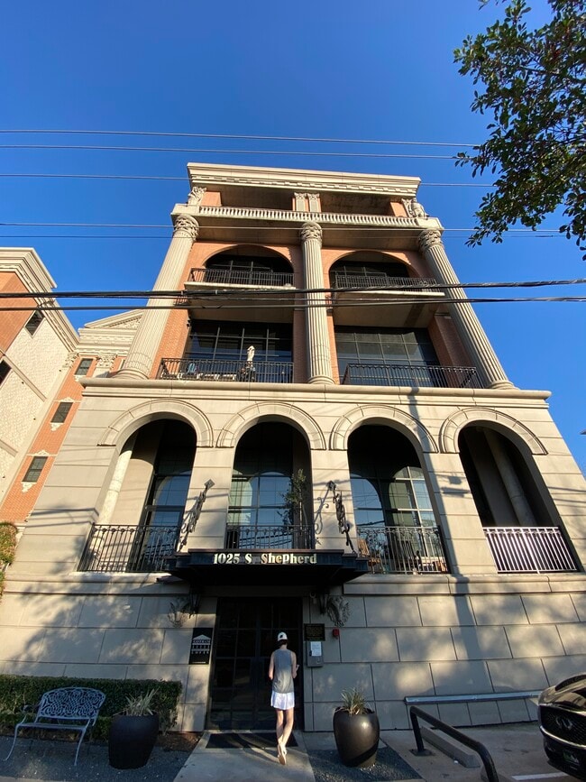 Gotham Lofts - 1025 S Shepherd Dr Apartment