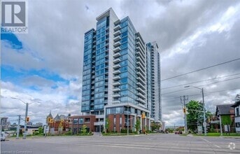 Building Photo - 5 Wellington St S