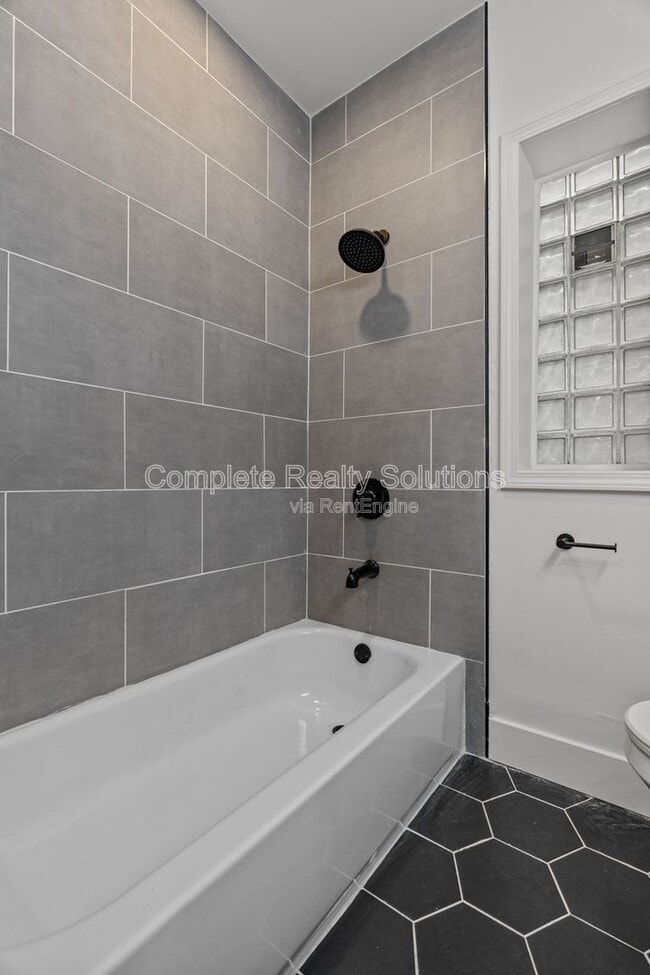 Building Photo - 4642 Idaho Ave