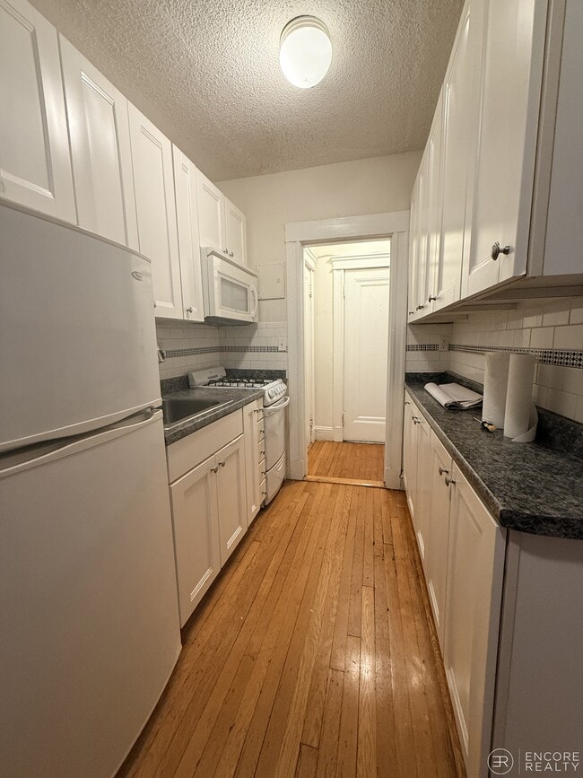Building Photo - 118 Riverway