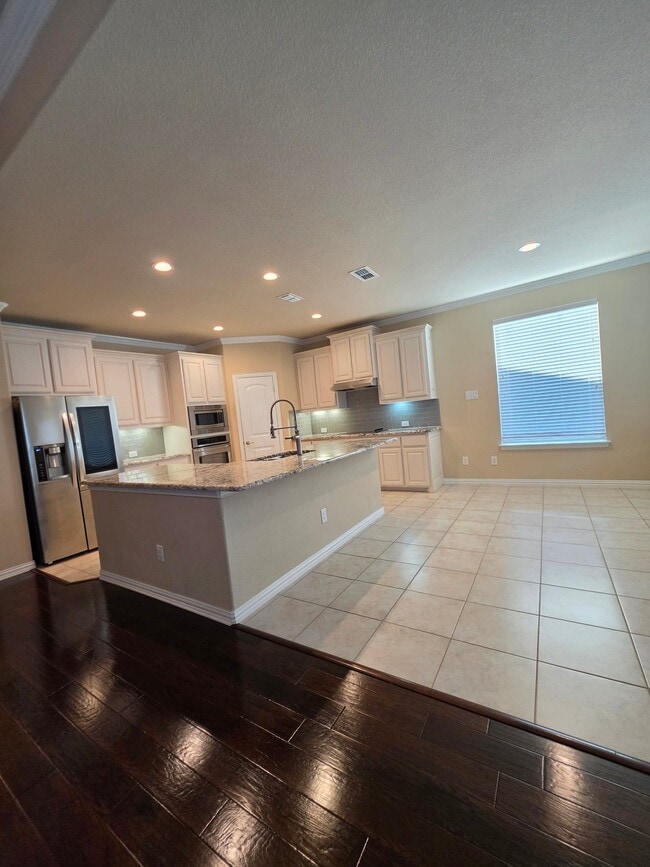 Building Photo - 430 Brookdale Dr