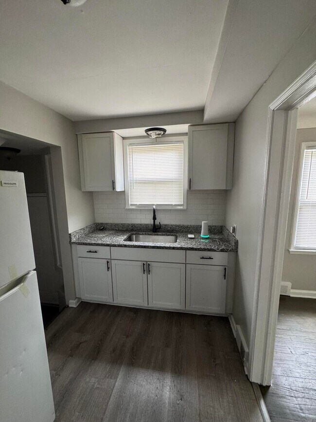 Foto del edificio - 8272 Roselawn St