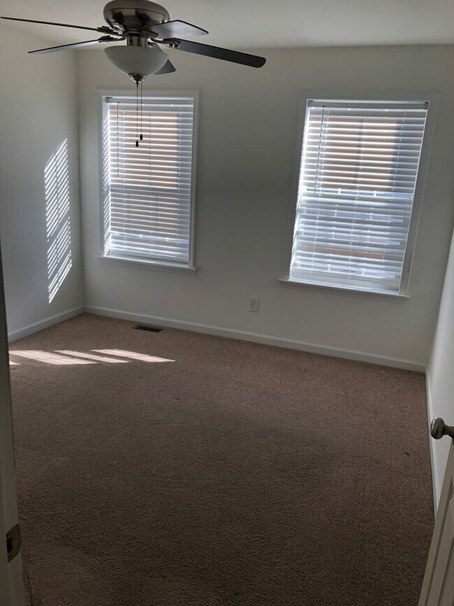 Foto del edificio - 1543 Ervin Ln