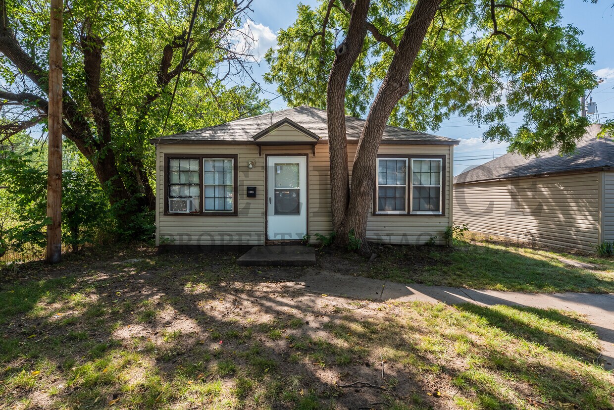 Foto principal - 1129 W 16th St N
