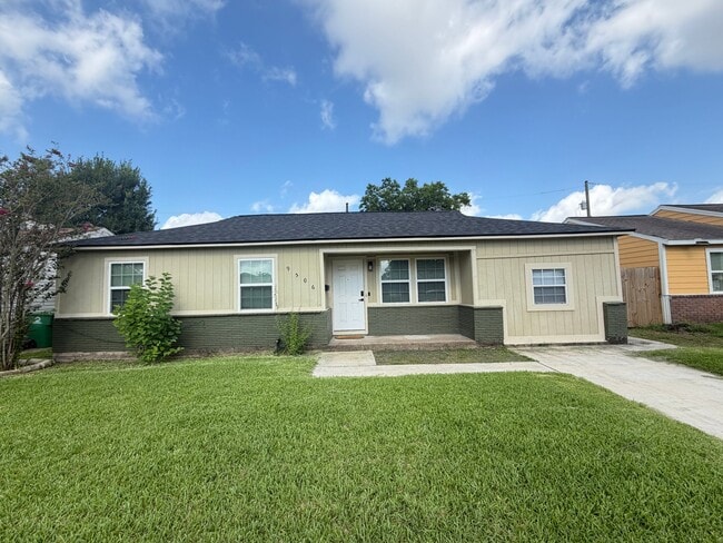 Building Photo - 9506 Sierra Dr