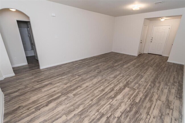 Foto del edificio - 5327 Long Arbor Ln