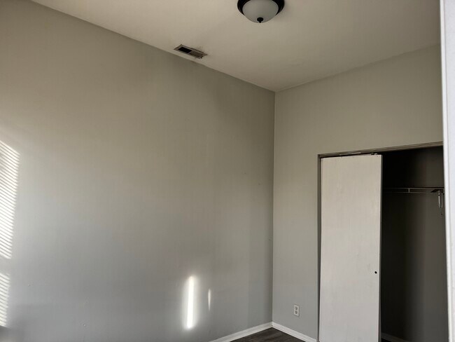 Foto del edificio - 2200 W Taylor St