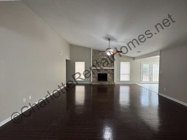 Foto del edificio - Move-In Ready 3BR/2BA Home with Garage in Mint Hill