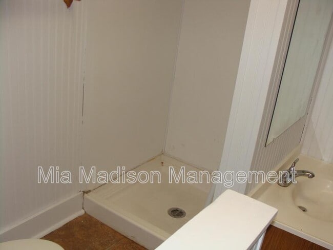 Foto del edificio - 1526 E 37th St