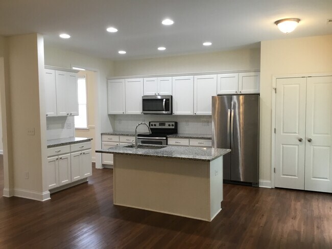 Foto del edificio - 1615 Heather Trace Lane