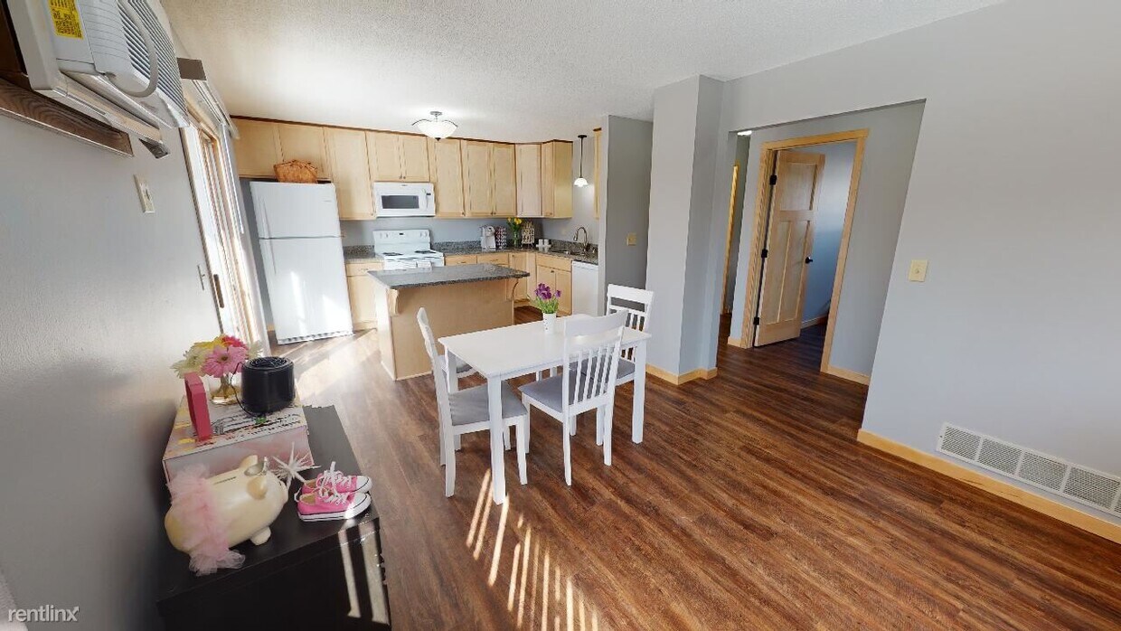 Primary Photo - 2077 Bradley St
