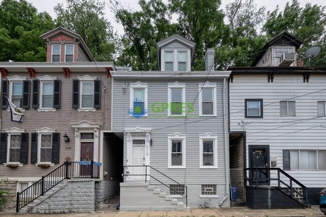 Building Photo - Furnished Elegant 3-Bedroom, 2.5 Bath Home with Hardwood Floors & Central A/C