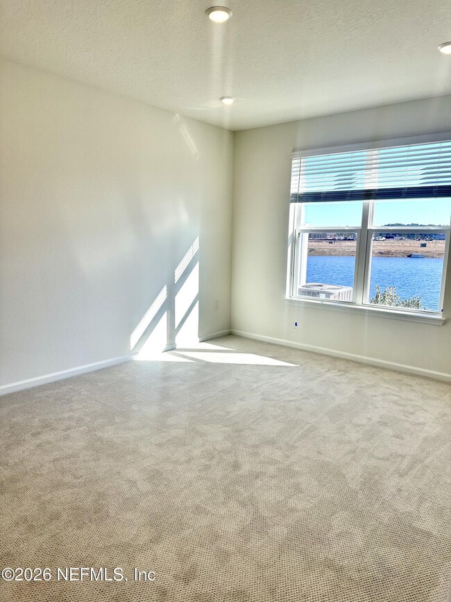 Building Photo - 368 Woods Ln