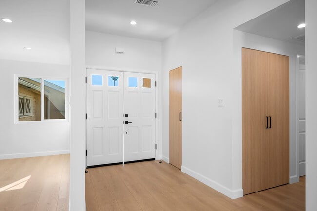 Building Photo - 16057 Knapp St