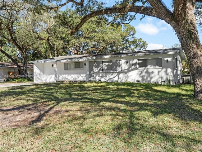 Foto del edificio - 4121 SW 54th Ct