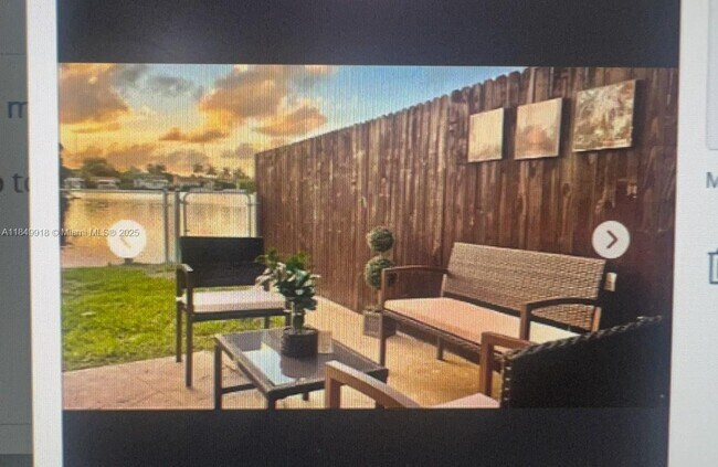 Foto del edificio - 250 SW 10th Ave