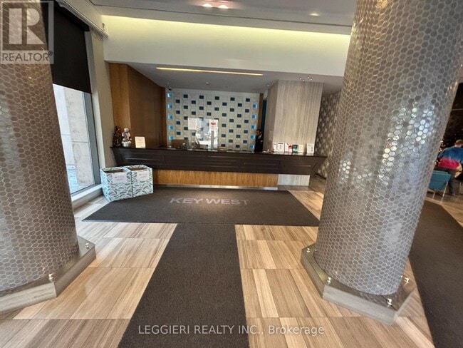 Photo du bâtiment - 36 Park Lawn Rd