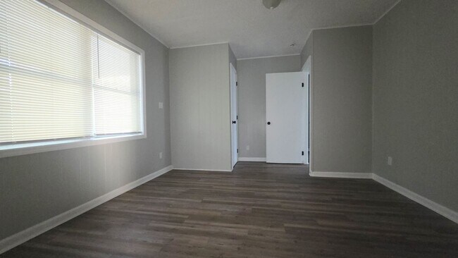 Foto del edificio - BEAUTIFUL 3 BEDROOM 1 BATH HOME