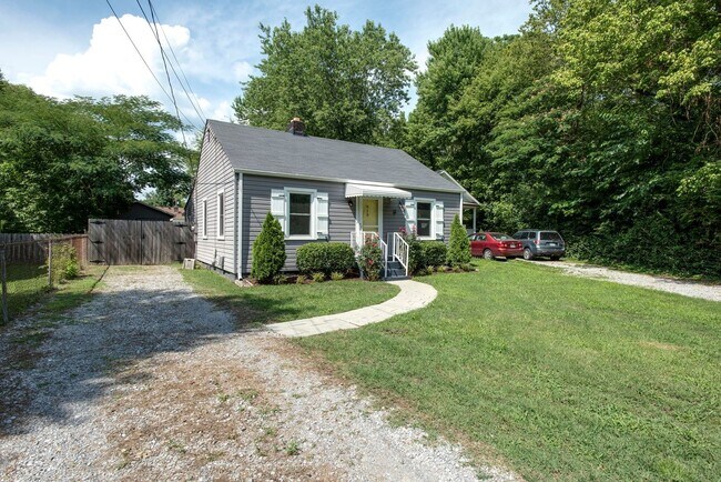 Foto del edificio - Cute and Cozy Home in Cleveland Park, Walk to Mas Tacos and The Pharmacy, Minutes to Five Points,...