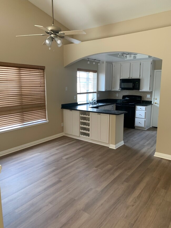 Building Photo - 1513 Fairway Green Circle