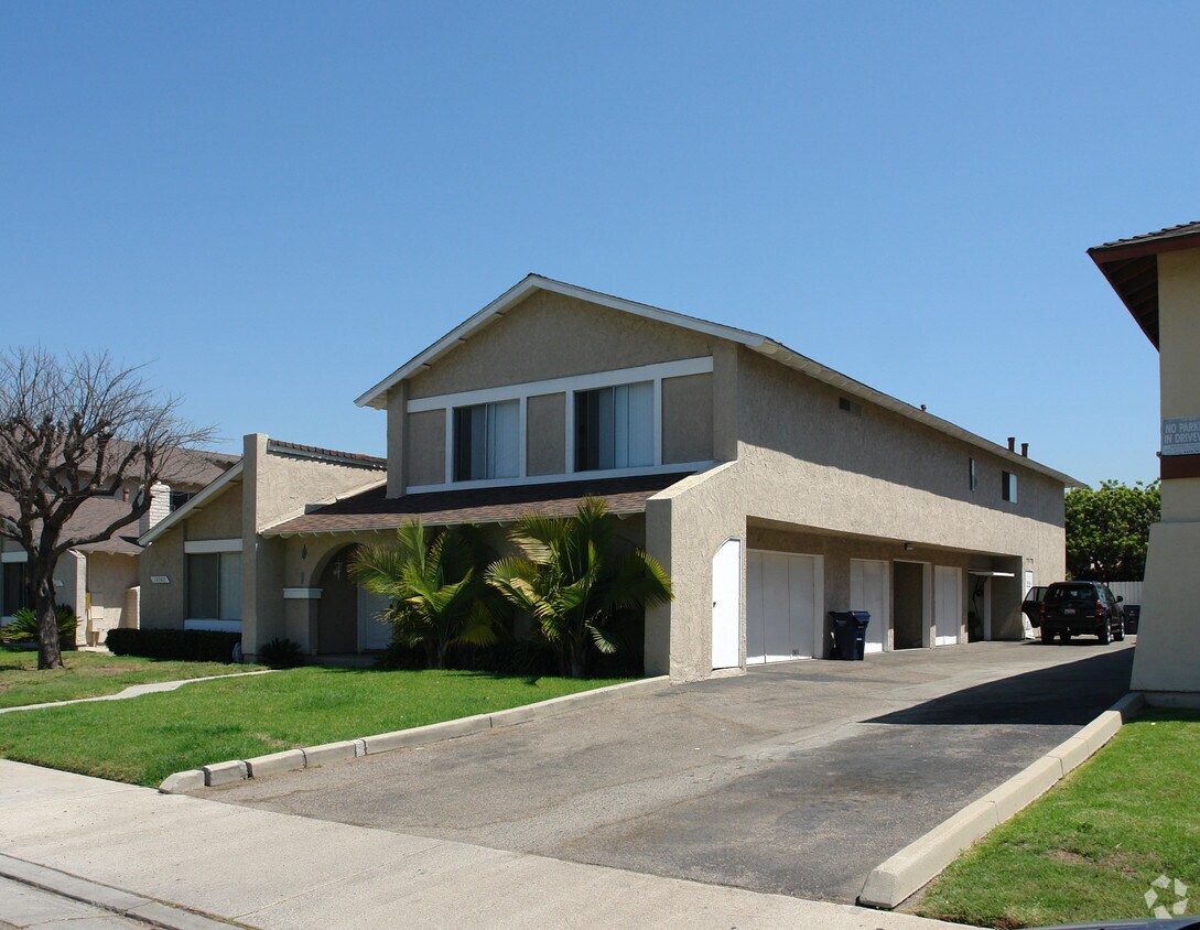 Building Photo - 16562 Regina Cir