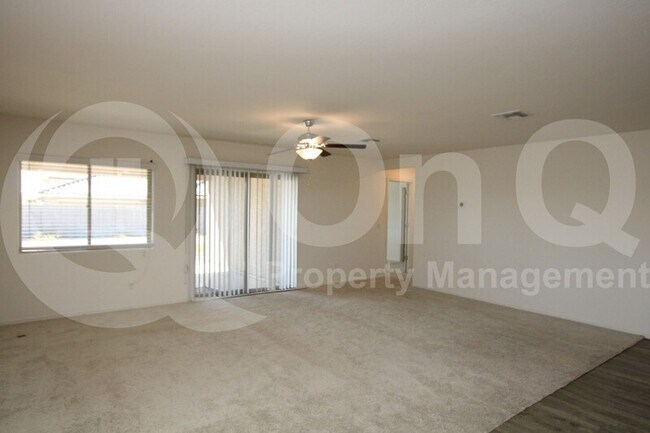Foto del edificio - 2537 N Mcdonald Ln