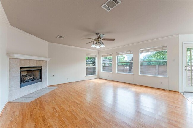 Foto del edificio - 2300 Natalie Cove