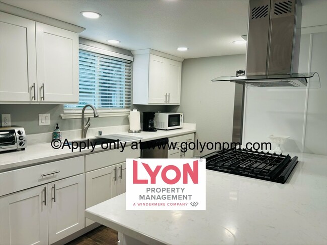 Foto del edificio - Gorgeous modern 2 bedroom/1.5 bath in Arde...