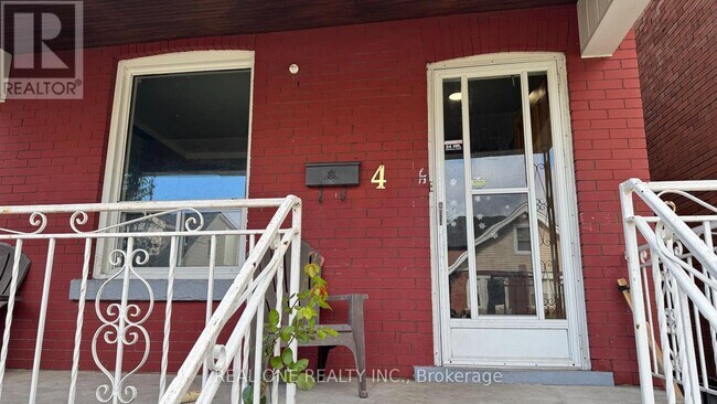 Building Photo - 4 Fife St