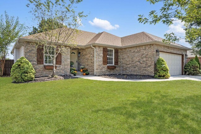 Foto del edificio - Newly Remodeled! | 4 Bedroom | 2 Bathroom | 2 Car Garage | 1,700 sq ft home | Fenced in back yard...