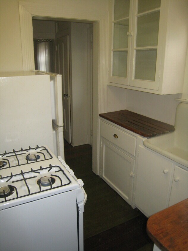 Kitchen Galley - 45 Saint Austins Plz