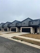 Building Photo - 1881 Lapis Ave