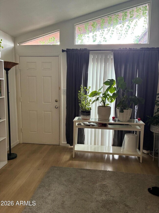 Foto del edificio - 601 N May