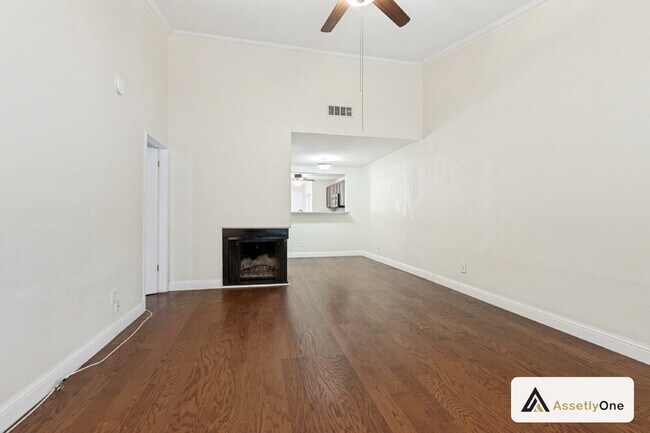 Building Photo - Updated North Dallas Townhome | 2 Pools | Clubhouse | Richardson ISD | Private Backyard