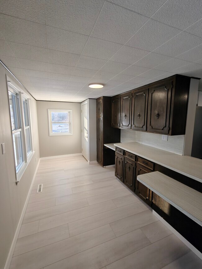 Foto del edificio - 1335 E Main St