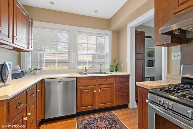 Building Photo - 400 Washington Ave