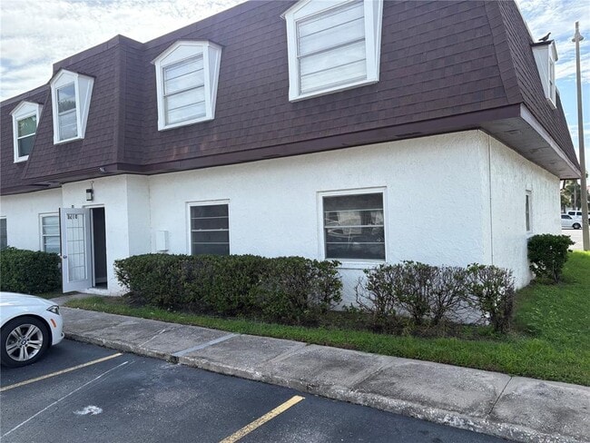 Foto del edificio - 9218 Tudor Dr