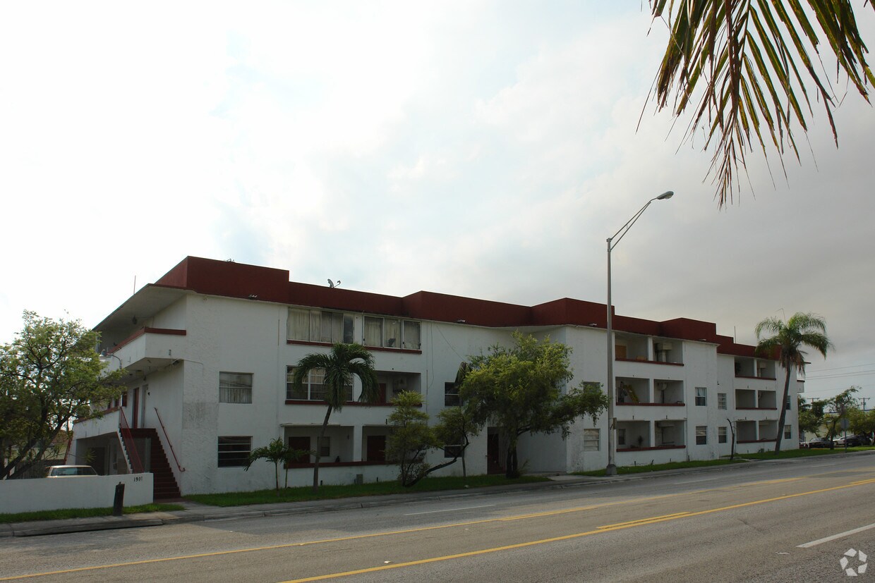 Building Photo - 1901 SW 67th Ct