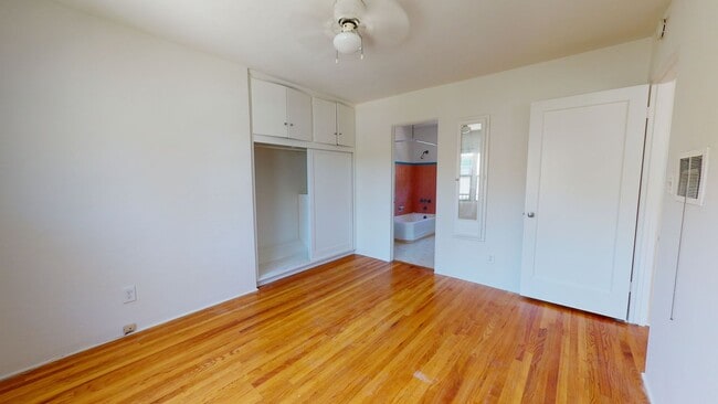 Building Photo - Upstairs 1 Bed 1 Bath Available for Long Term Rent at the Anchorage Apartments! Near Coronado Vil...