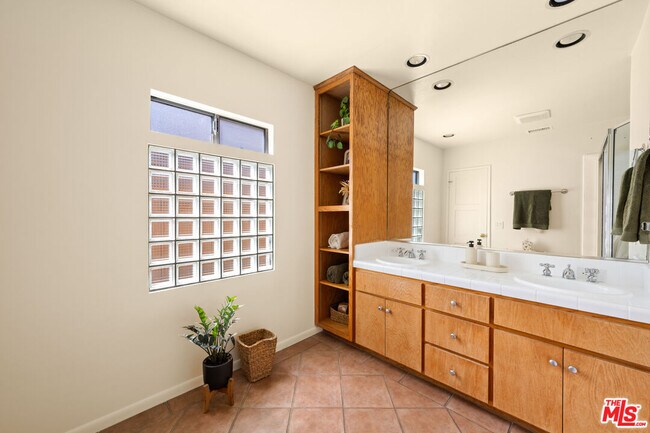 Building Photo - 6112 W 77th St