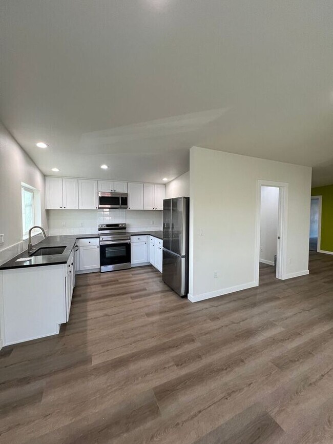 Foto del edificio - Professional Photos Coming Soon!