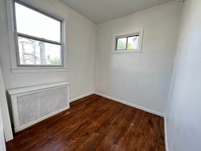 Foto del edificio - 147 Columbia Ave